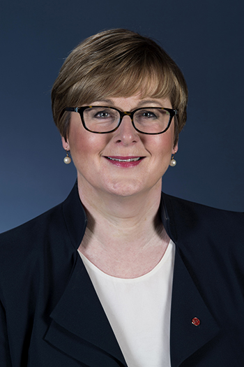 Linda Reynolds portrait photo